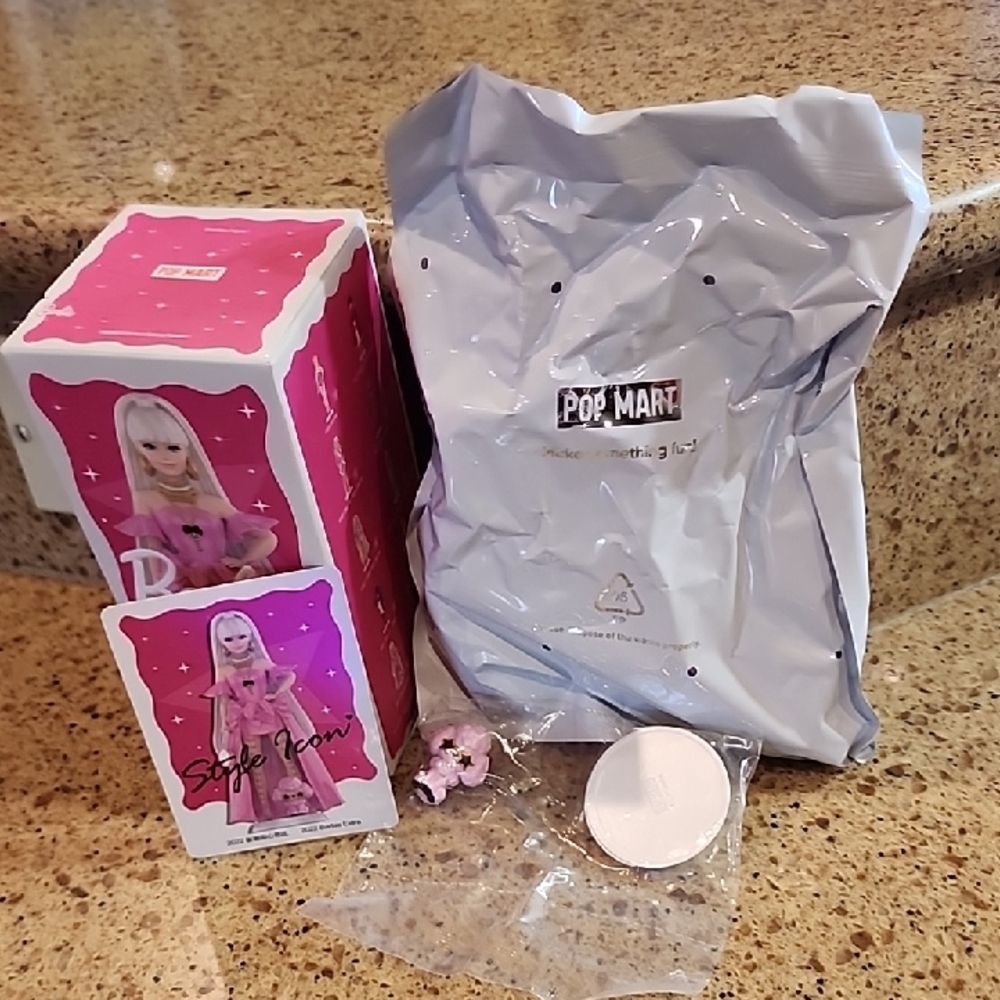 NEW IN BOX POPMART BARBIE STYLE ICON 2022 BARBIE EXTRA